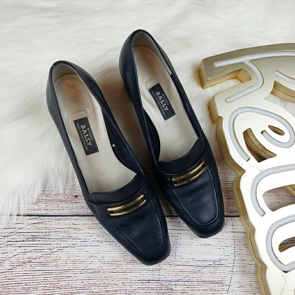 Bellezza Bally | Closed toe blue heels